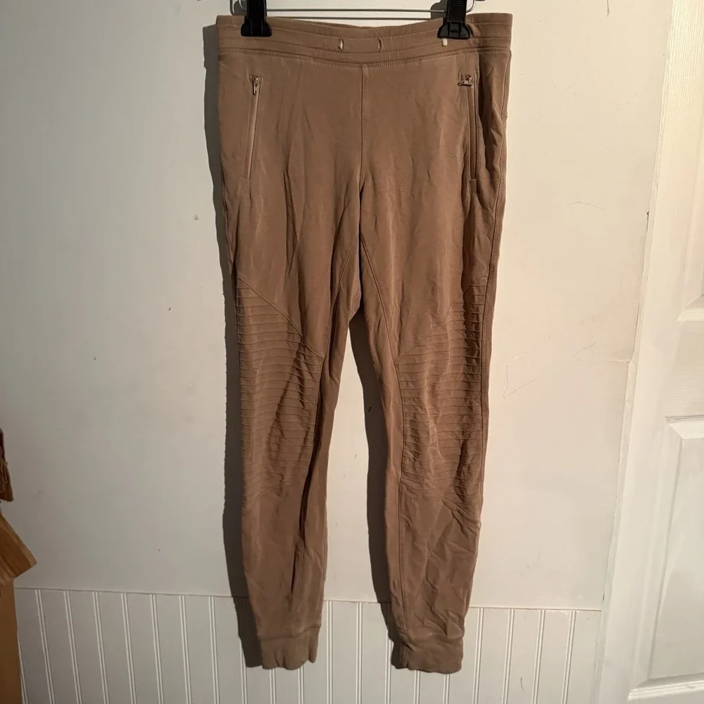 Alo Yoga Urban Moto Sweatpant Joggers Pants Tan Casual Travel Small Workout